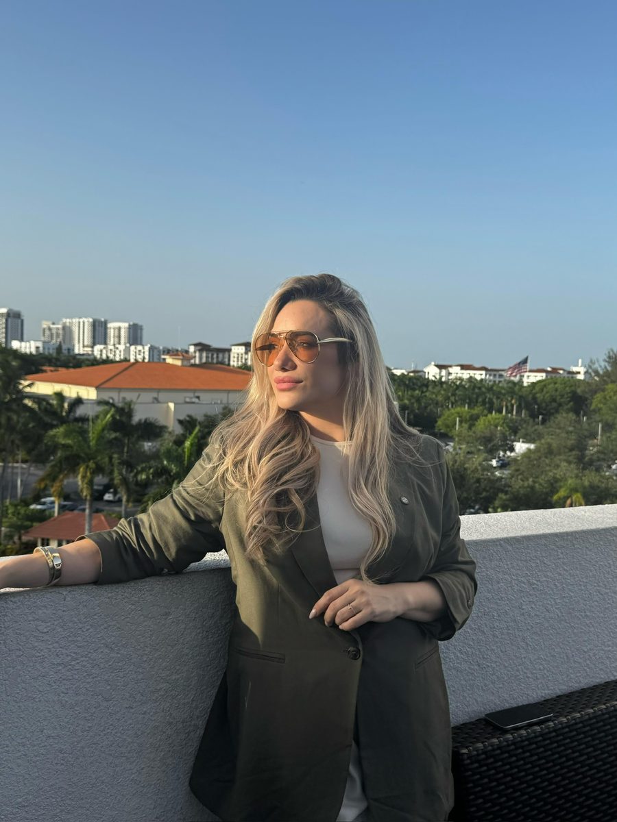 Niurka Klein · Miami · trabajando en South Florida